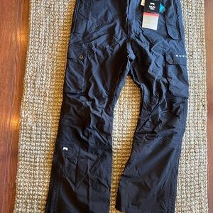 New with tags Men's XL Black Ski Pants / Black Snowboard Pants, Montec